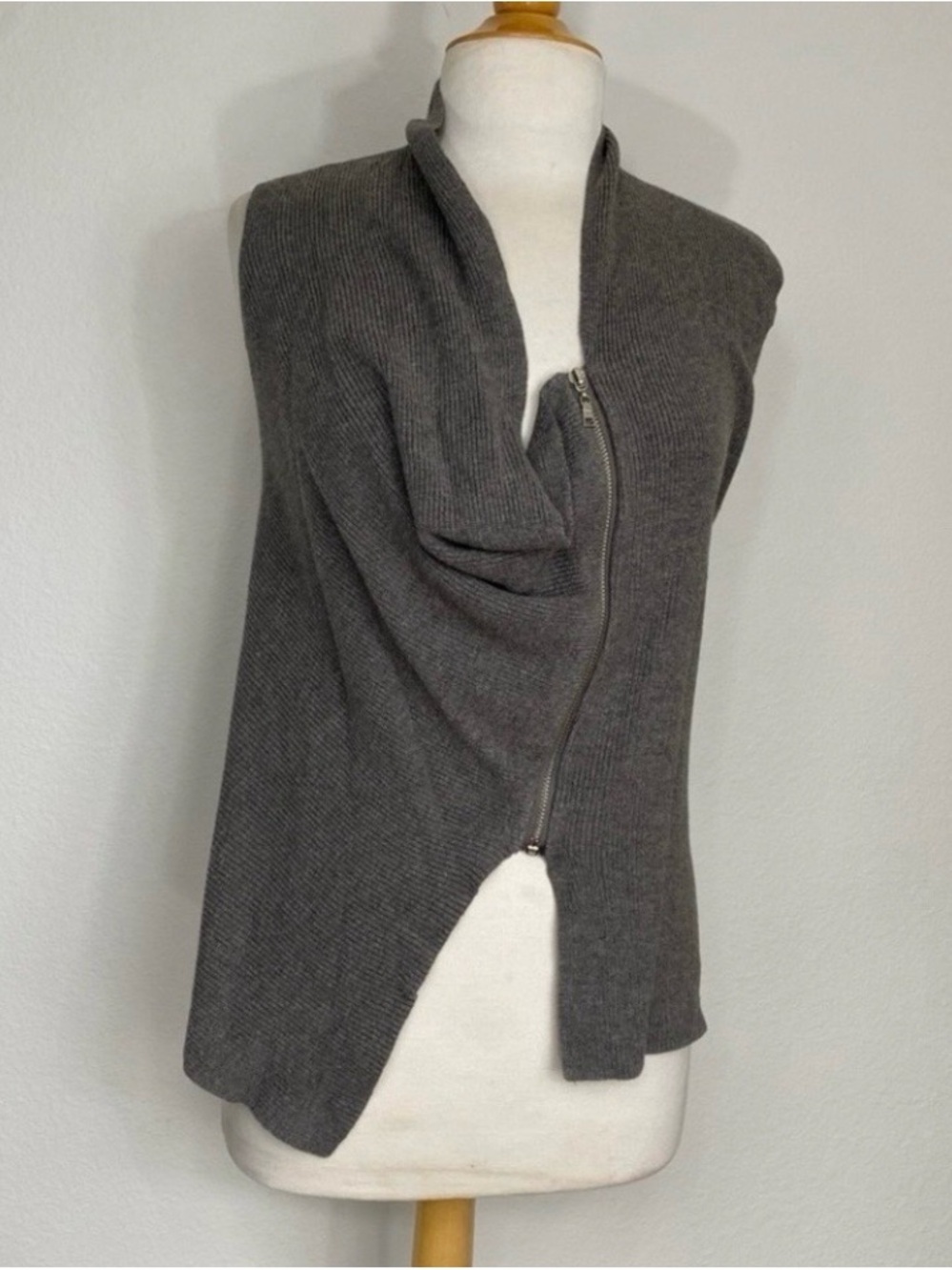 Vivienne Vivienne Tam Womens Gray Ribbed Sleeveless Zip Sweater Size Medium